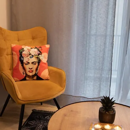 Urban Maison Apartamento Larissa
